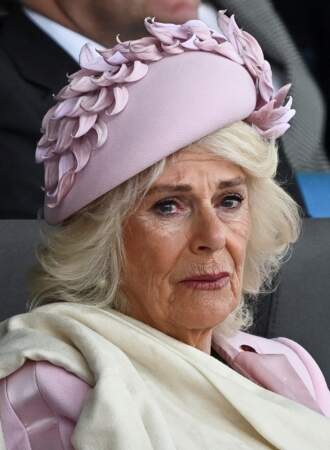 La reine consort Camilla Parker Bowles visiblement émue 