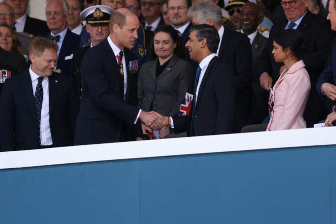 Le prince William de Galles a salué le Premier ministre britannique Rishi Sunak et sa femme Akshata Murty 