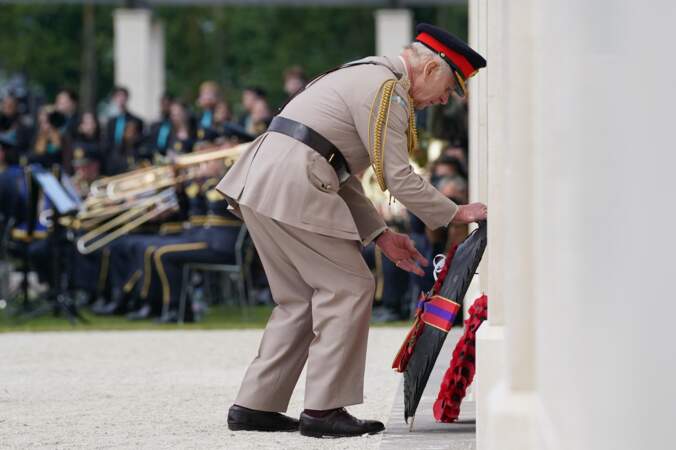 Charles III a rendu hommage aux soldats britanniques morts en Normandie.