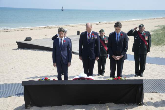 Justin Trudeau, Gabriel Attal et le prince William sur la plage Juno à Courseulles-sur-Mer