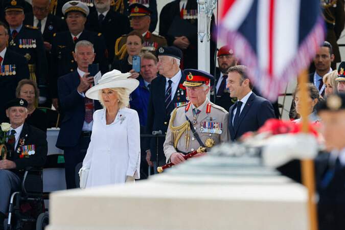 L'instant était solennel pour Charles III, Emmanuel Macron et leurs épouses. 