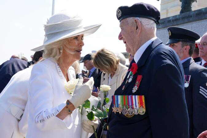 La reine consort Camilla est partie à la rencontre des vétérans.
