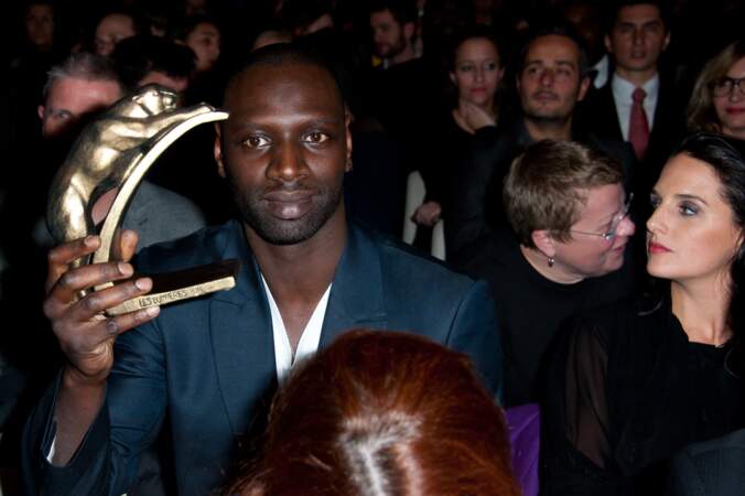 Omar Sy a été élu meilleur acteur lors de la cérémonie des Lumières 2012 , sous les yeux d'Hélène Sy.