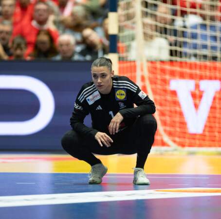 La gardienne de l'équipe de France de handball Laura Glauser espère se relever de son échec en finale des Jeux olympiques en 2016.