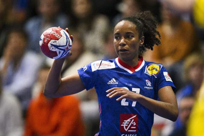 Estelle Nze Minko. La championne aux 124 sélections espère guider l'équipe de France de handball à l'or olympique.