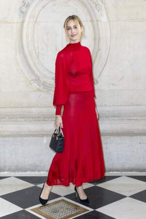 Beatrice Borromeo, la compagne de Pierre Casiraghi est arrivée dans une longue robe rouge.
