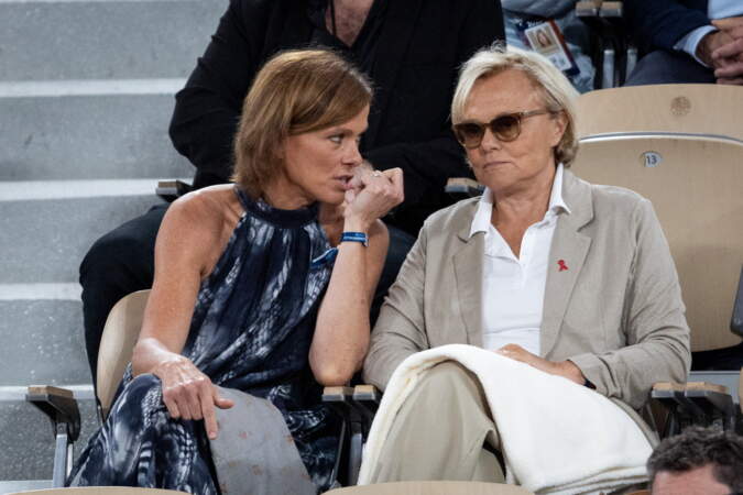 Anni Robi Muriel Robin et sa compagne Anne Le Nen complices dans les tribunes de ...