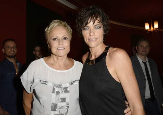 Muriel Robin, accompagnée d'Anne Le Nen, lors de la générale de son spectacle "Robin revient Tsoin tsoin" (2013).
